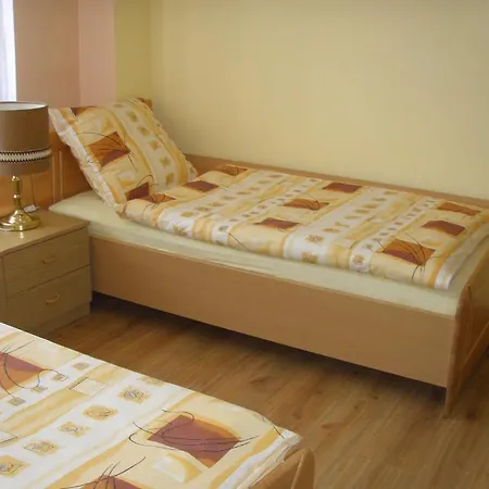 Przy Restauracji Stodola 3*