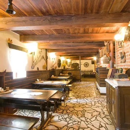 Przy Restauracji Stodola Homestay