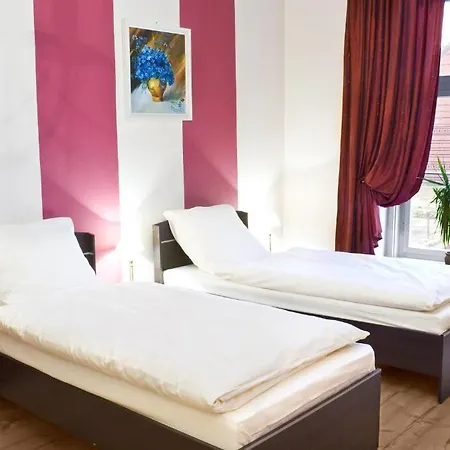 Przy Restauracji Stodola 3*